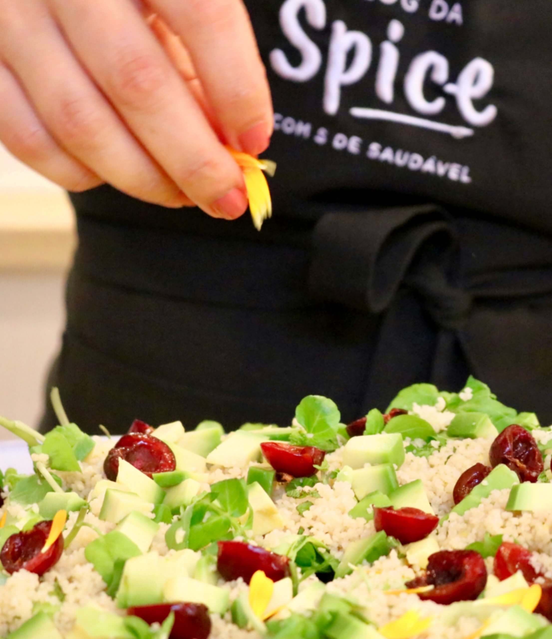 Tabuleiro de salada verde com couscous - Blog da Spice