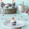 Mini Cupcakes de Chocolate e Avelã com Chantilly de Morango