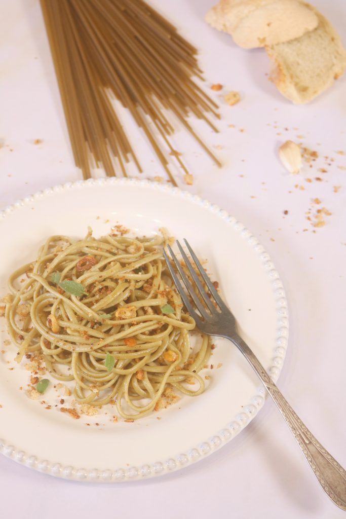 Linguini aglio e pangrattato